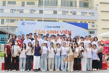 Tân sinh viên D21 ngành Ngôn ngữ Anh chính thức nhập học tại EPU